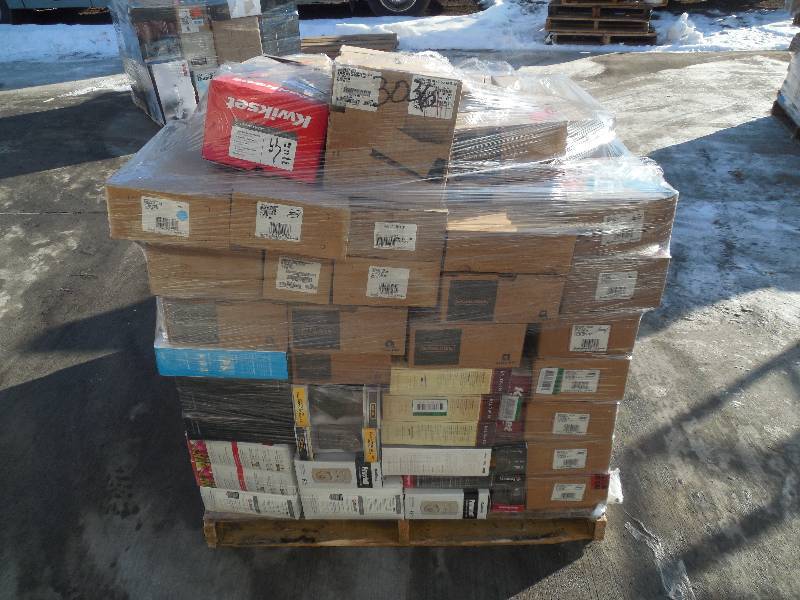 PALLET LOT OF DOOR LOCKS AND KNOBS