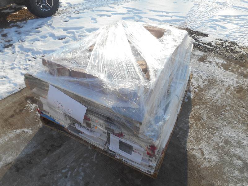 PALLET LOT OF FLOORING AND LANDSCAPING MATERIAL