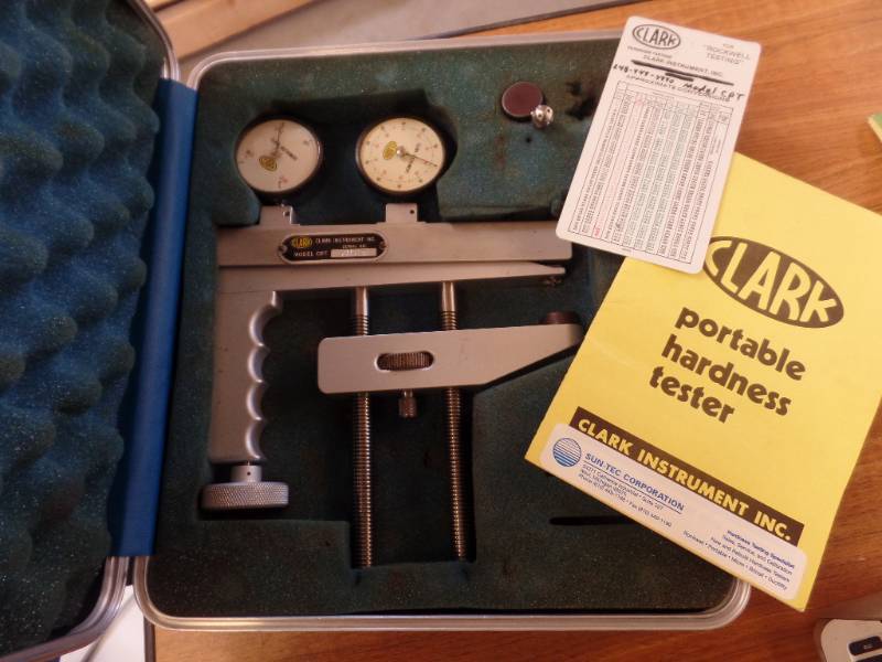 PORTABLE HARDNESS TESTER WITH CASE