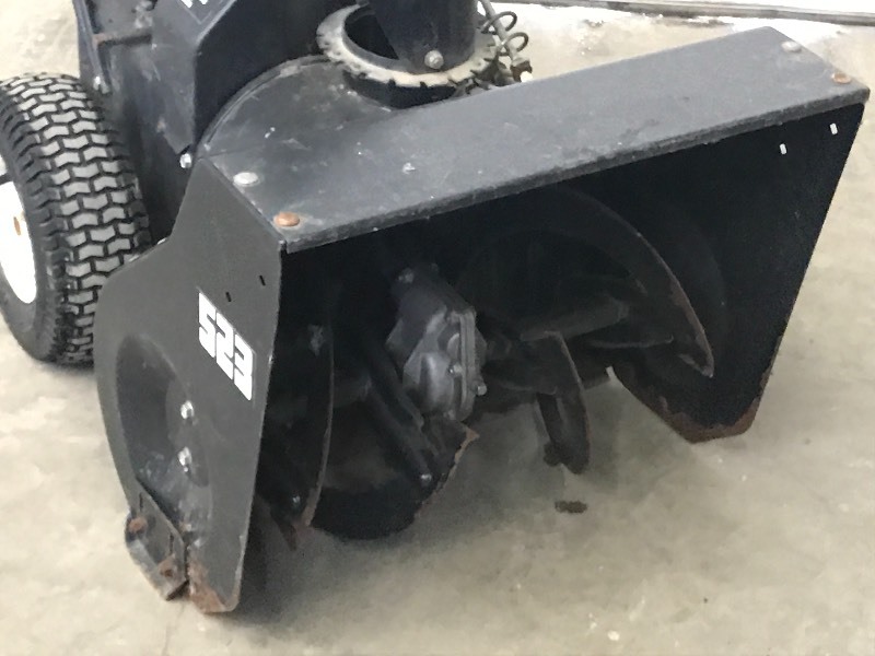 lot 5 image: Spirit Snow Blower