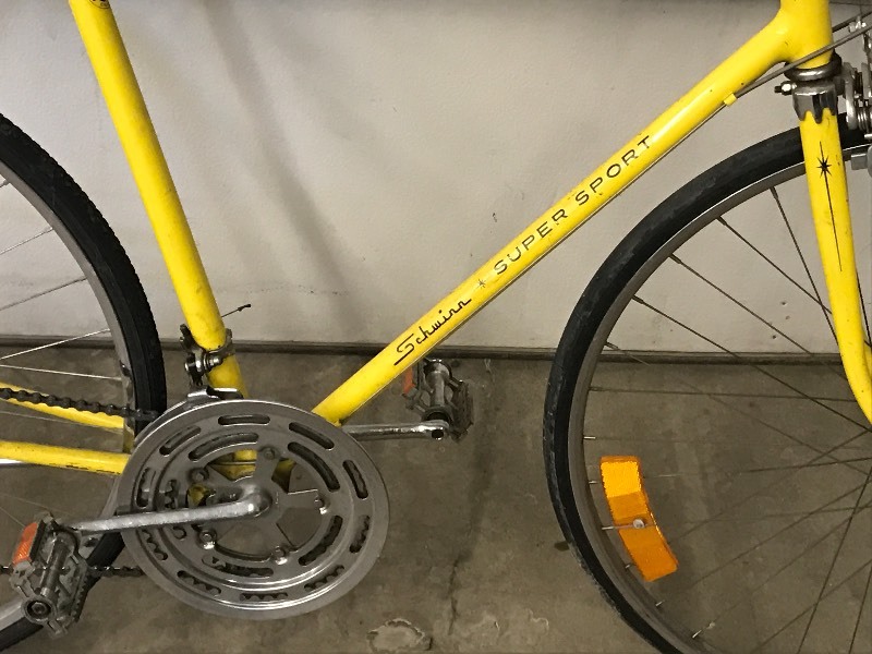 lot 34 image: Schwinn Bicycle