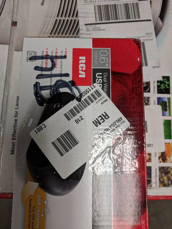 lot 514 image: RCA Dual Wake Clock Radio with USB Charging