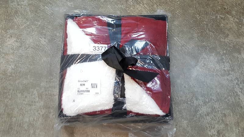 McLeland Design 3-in-1 Throw Cranberry