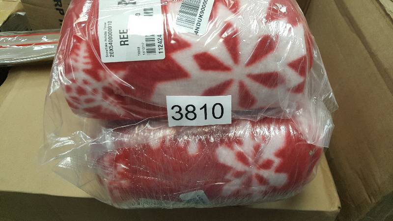 5pc. Snowflake Red Holiday Throw Blanket