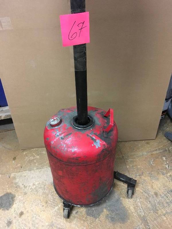 Used -5 Gallon Under Car Shop Used Oil Collector