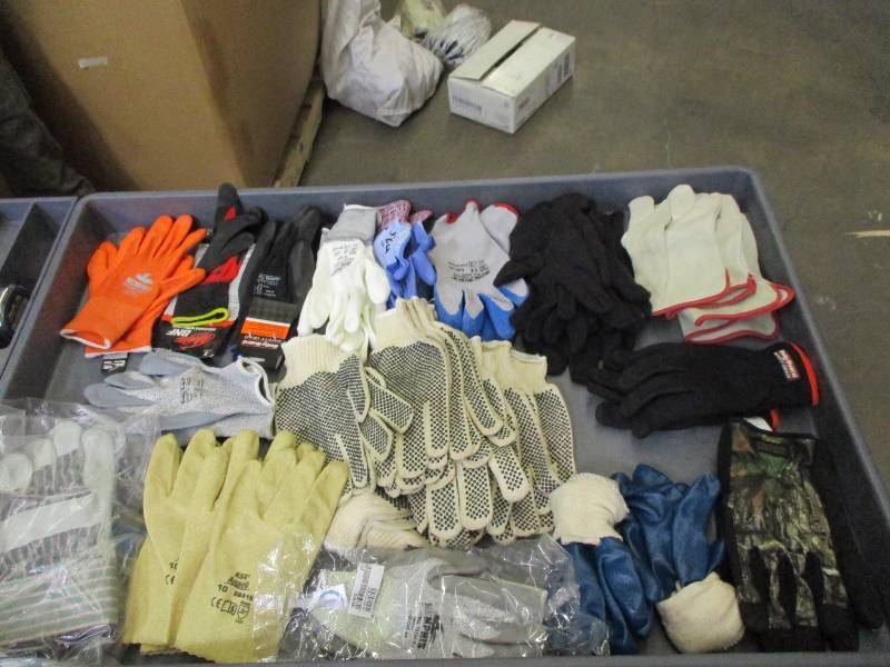 Mixed Gloves