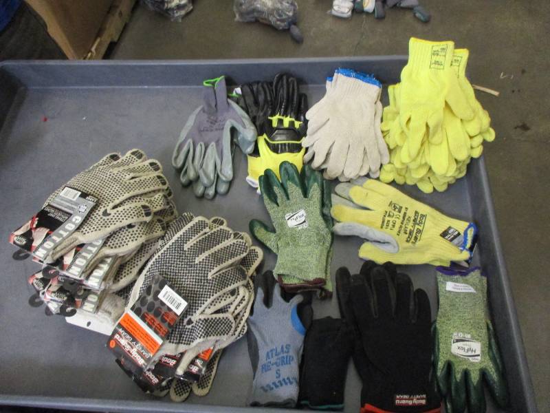 Mixed Gloves