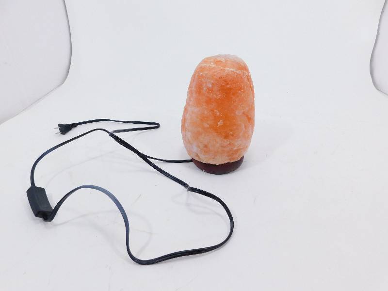 lot 3 image: Salt Lamp