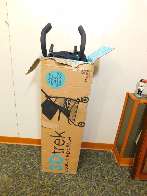 lot 24 image: 3D-Trek Convenience Stroller in Gravel GreyBlack