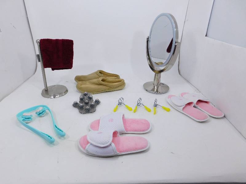 lot 52 image: Bathroom Items