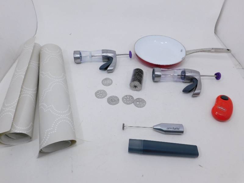 lot 55 image: Kitchen Items