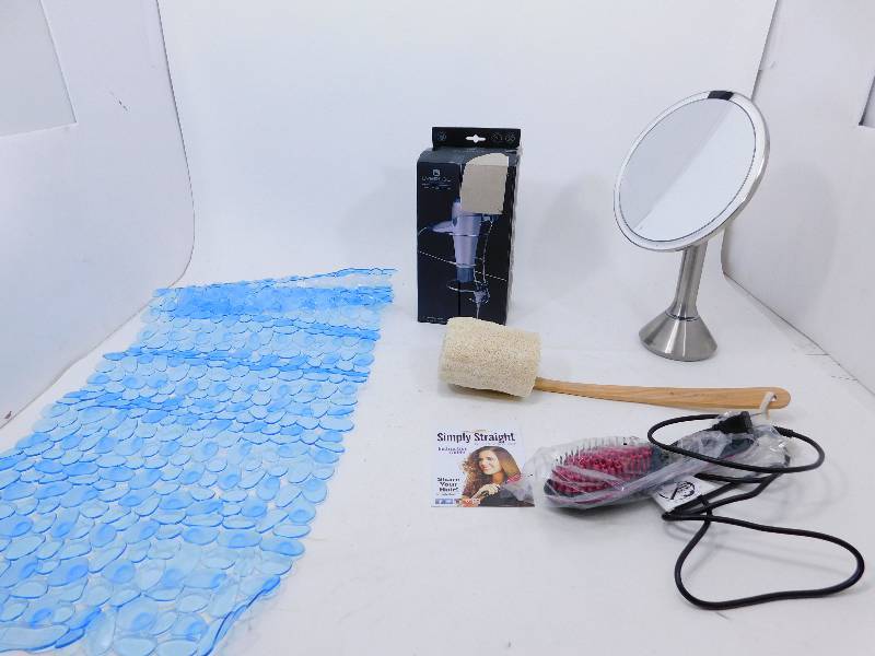 lot 56 image: Bathroom Items