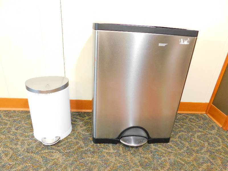 lot 68 image: 2 Garbage Cans