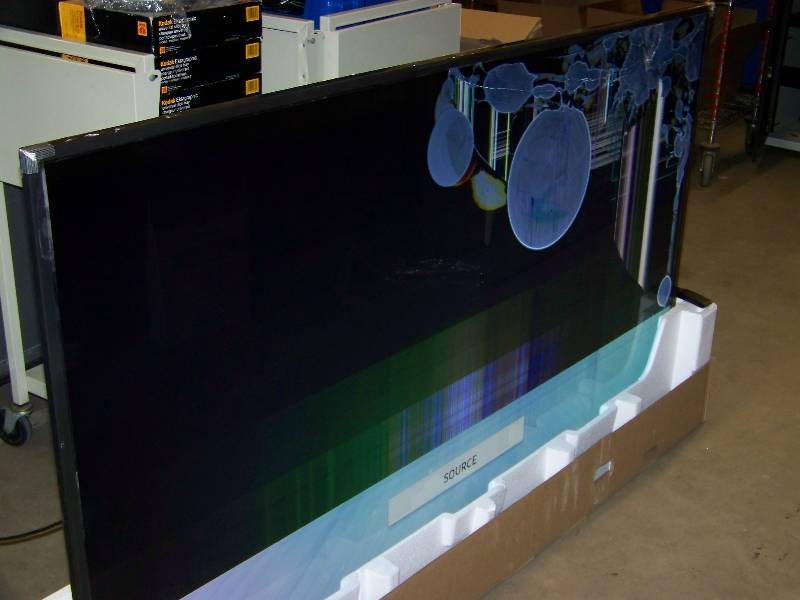 lot 27 image: 75, Samsung, UHD-TV in Original Box for PARTS  REPAIR