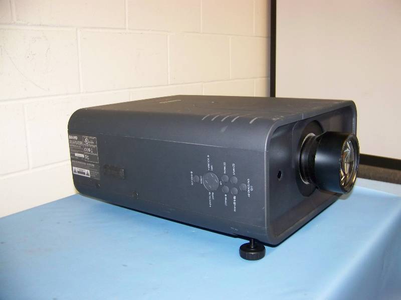 lot 80 image: Sanyo, PLC-XP200L, LCD Projector