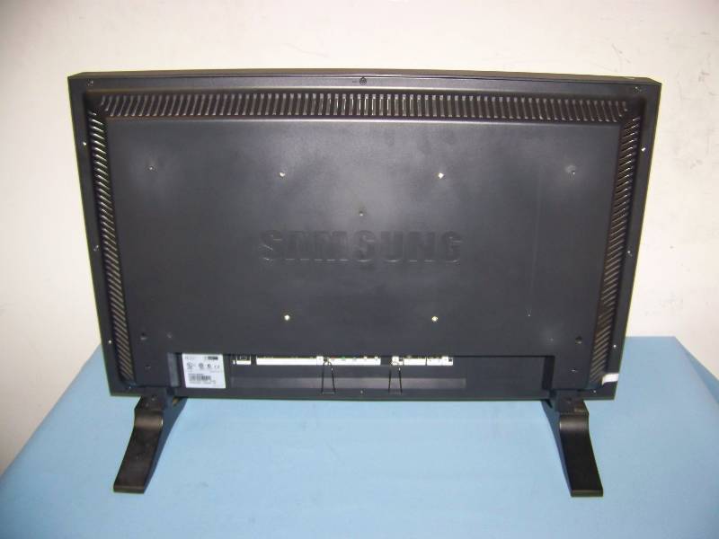 lot 19 image: 32, Samsung, LCD, Monitor  Display with Remote Control on Stand