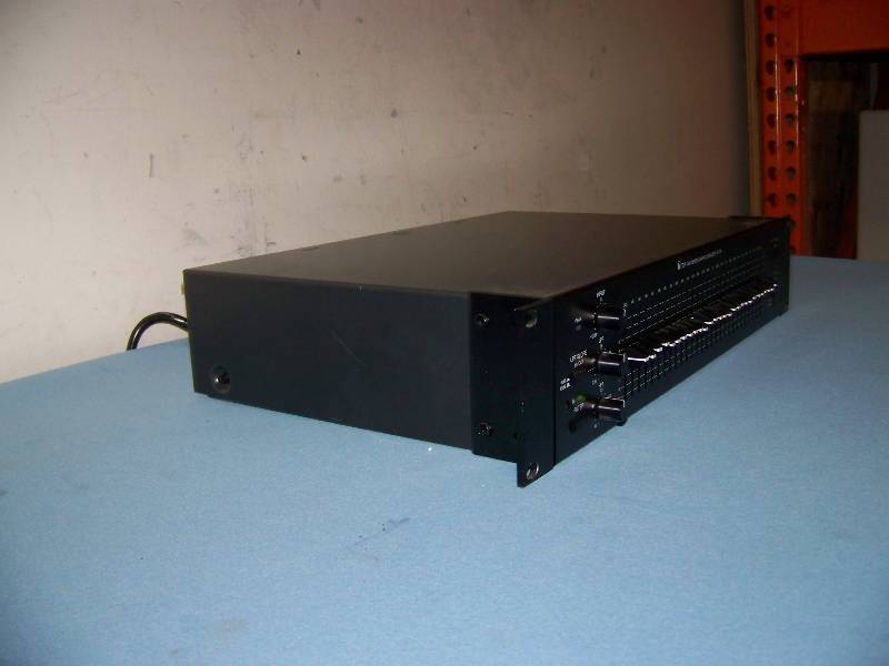 lot 39 image: TOA, 1000 Series, Equalizer  EQ
