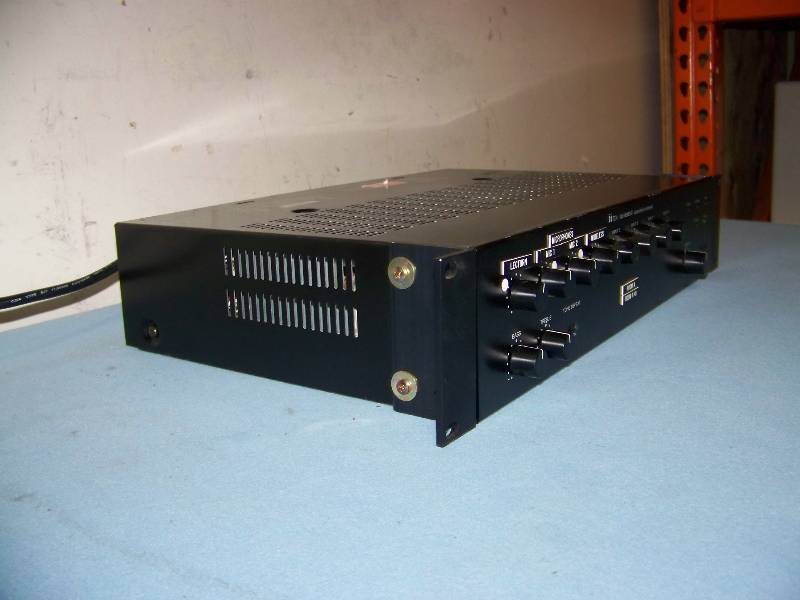lot 48 image: TOA, 900 Series II, 8 Channel Mixer  Power Amplifier  Amp with (4) Rear Modules