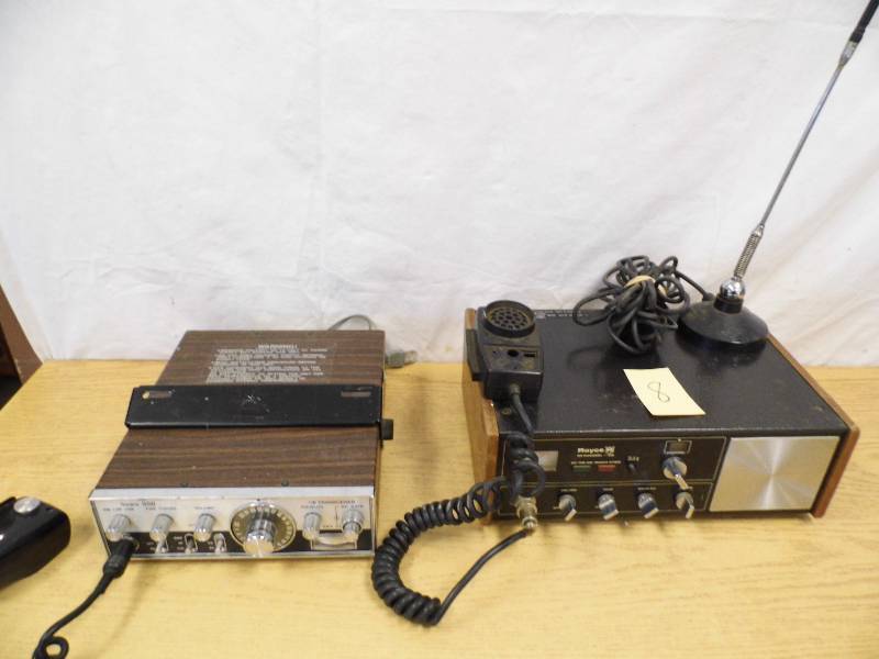 2 CB Radios w Antenna