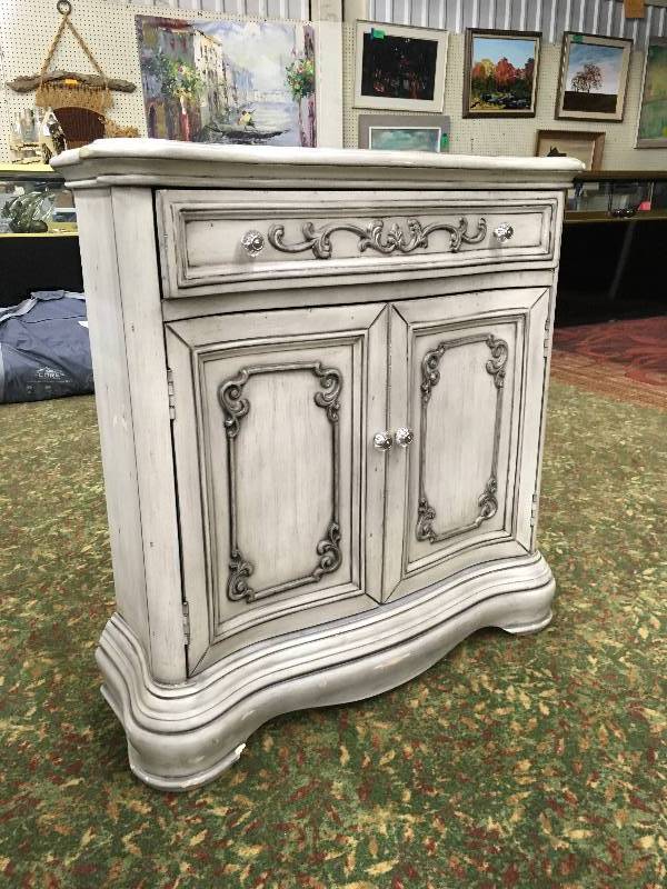 JOPLIN HALL CHEST