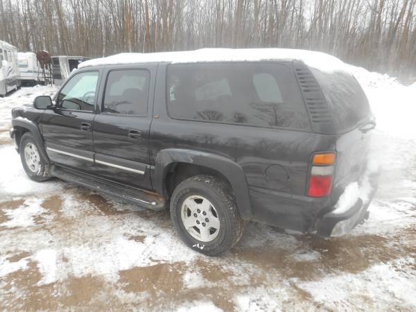 2004 Chevrolet Suburban 4 Door 4WDLOADED