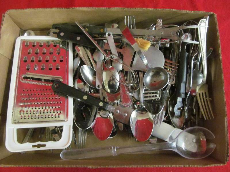 flatware, kitchen utensils