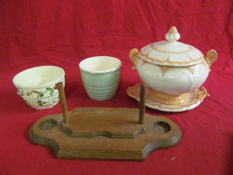 napkin ,shaker set, bowl, flower pots