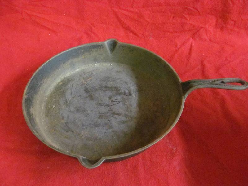 cast iron fry pan