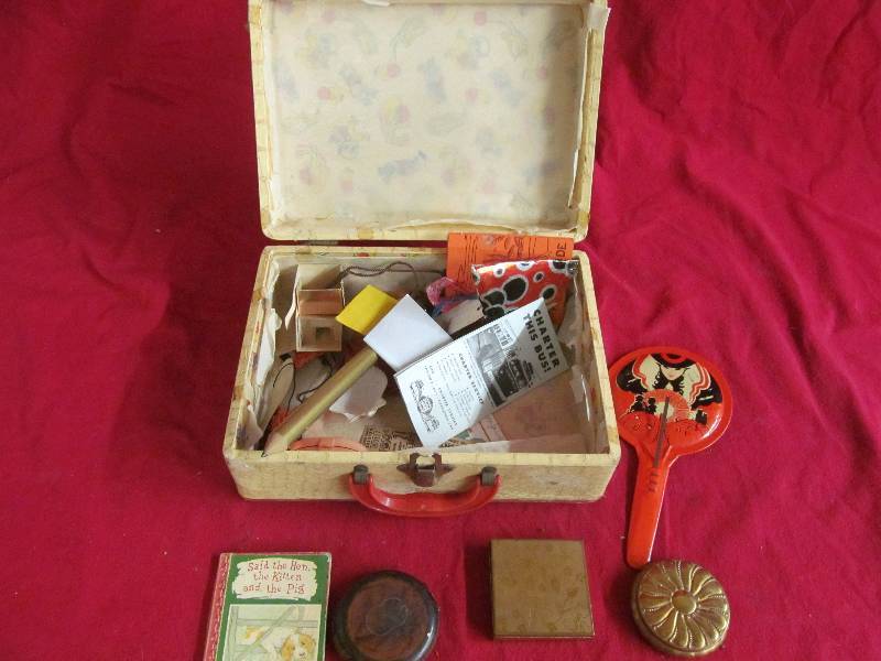 vintage toy case, vintage makeup cases