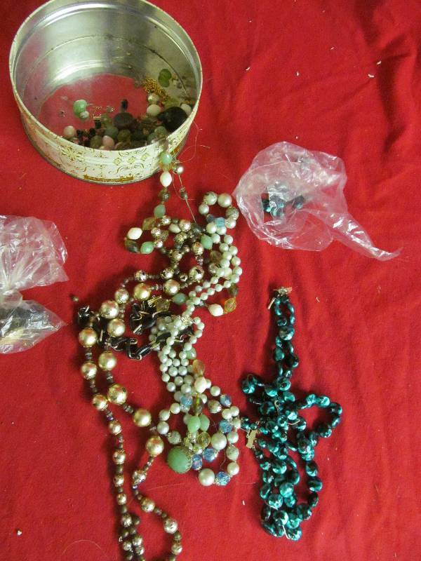 vintage tin, vintage necklaces