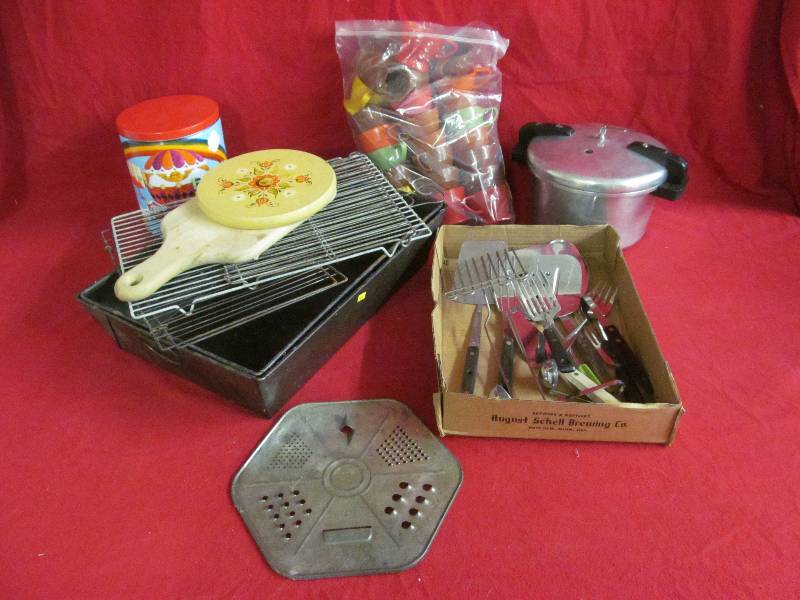 Kitchen utinsils,solo cup holders, Magic Seal pressure saucepan