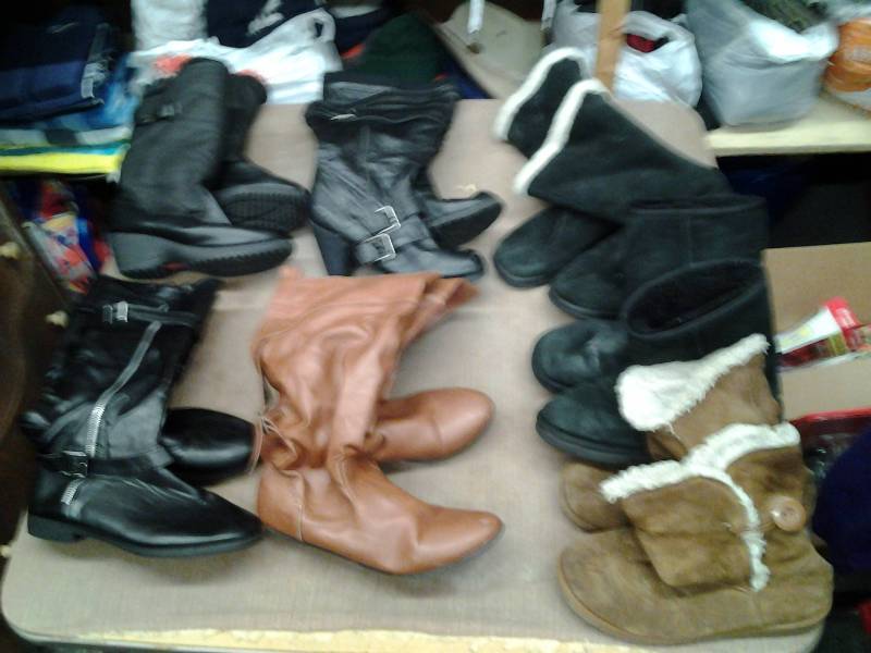7 Pair Ladies Boots Most Size 89, 1-Pair Size 7, 1-Pair Size 10