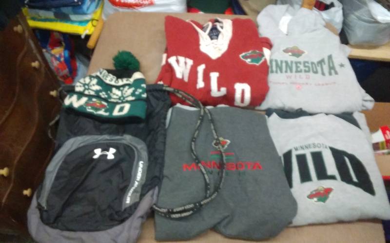 4-Mn Wild Hoodies LXL, Wild Stocking Hat, Under Armor Drawstring Back Pack