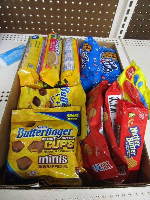 Box full of candy 40 ct of  protein bars, butterfinger, oreos and more  Shelf Pulled Items