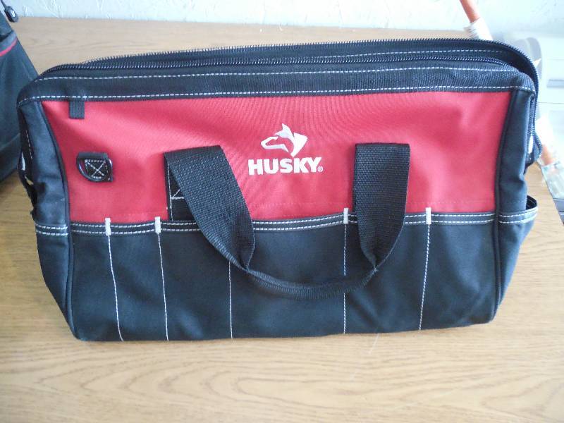 lot 37 image: Husky 24 in. Tool Bag