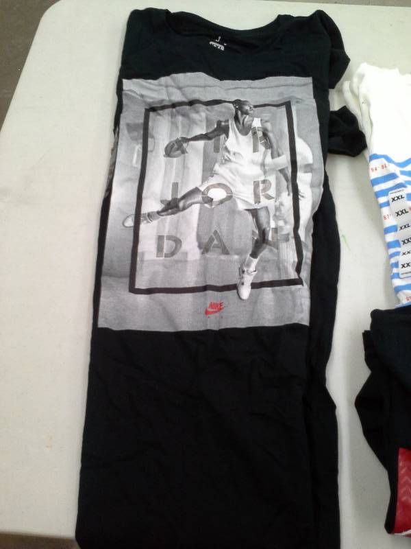 lot 128 image: T-Shirt Lot