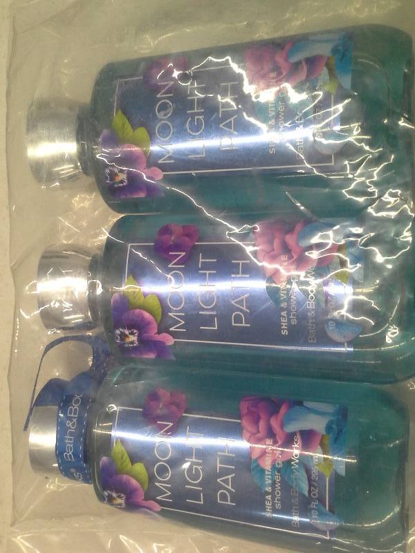 lot 152 image: Shower Gel & Shoe Cleaning Kit