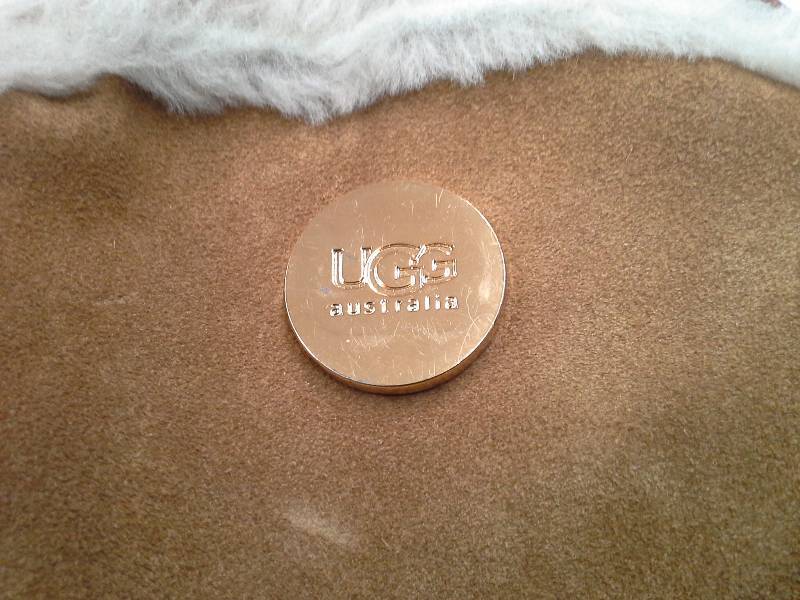 lot 154 image: Ugg Purse