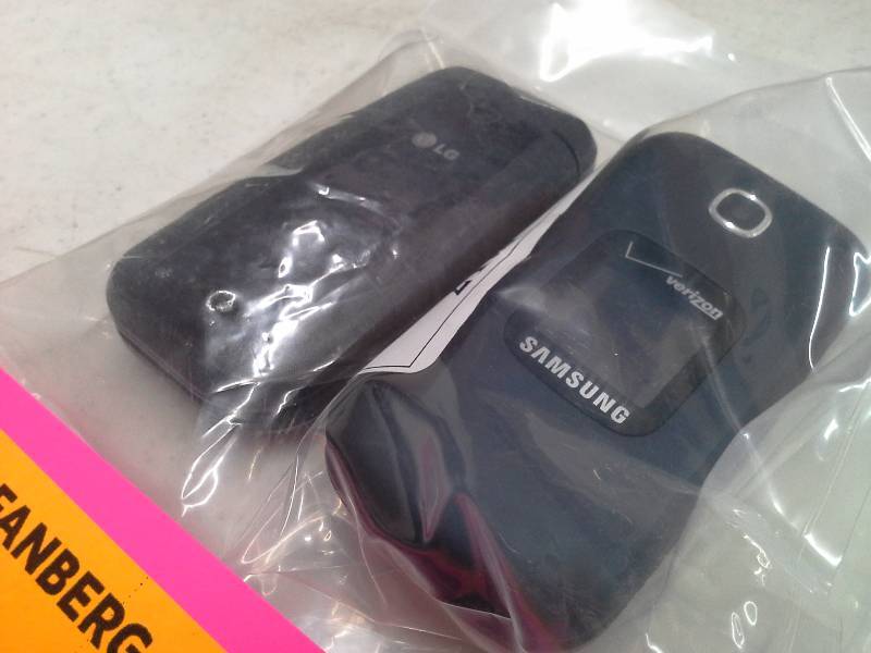 lot 164 image: (2) Flip Phone lot