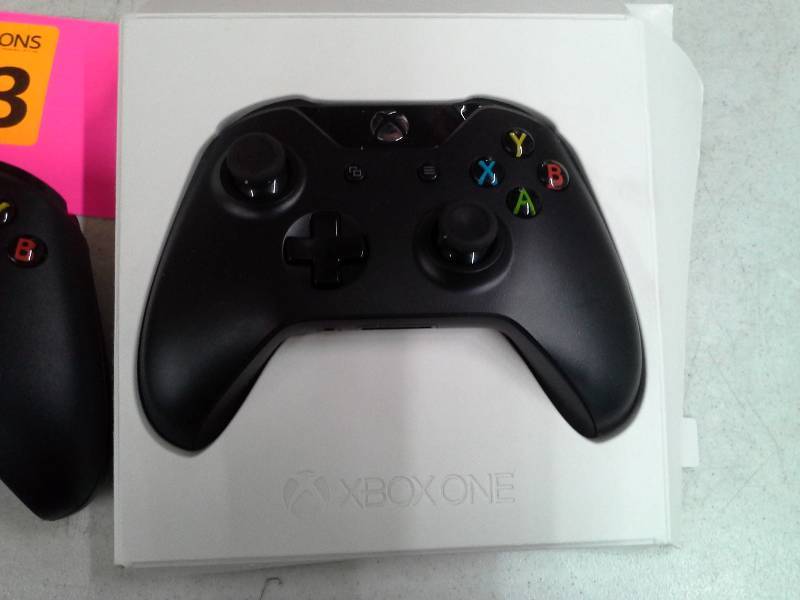 lot 173 image: (2) Xbox One Controllers