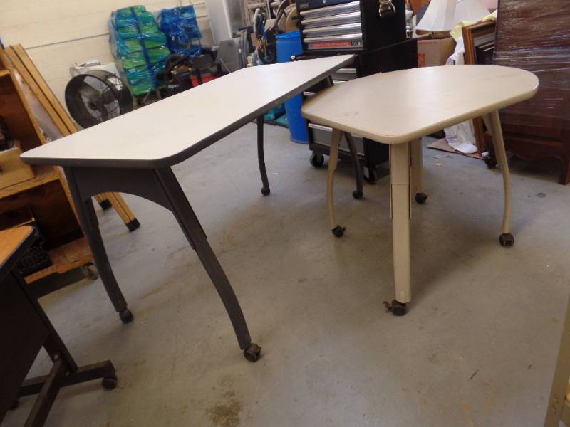 lot 504 image: ROLLING ADJUSTABLE HEIGHT TABLES