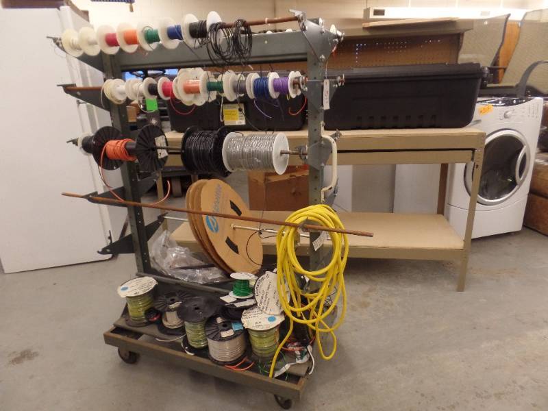 lot 511 image: ROLLING RACK WITH WIRE