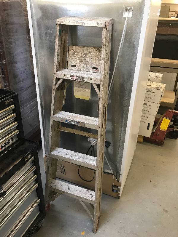 lot 520 image: WERNER ALUMINUM STEP LADDER