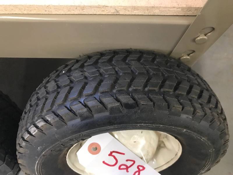lot 528 image: 10 RUBBER TIRE SET