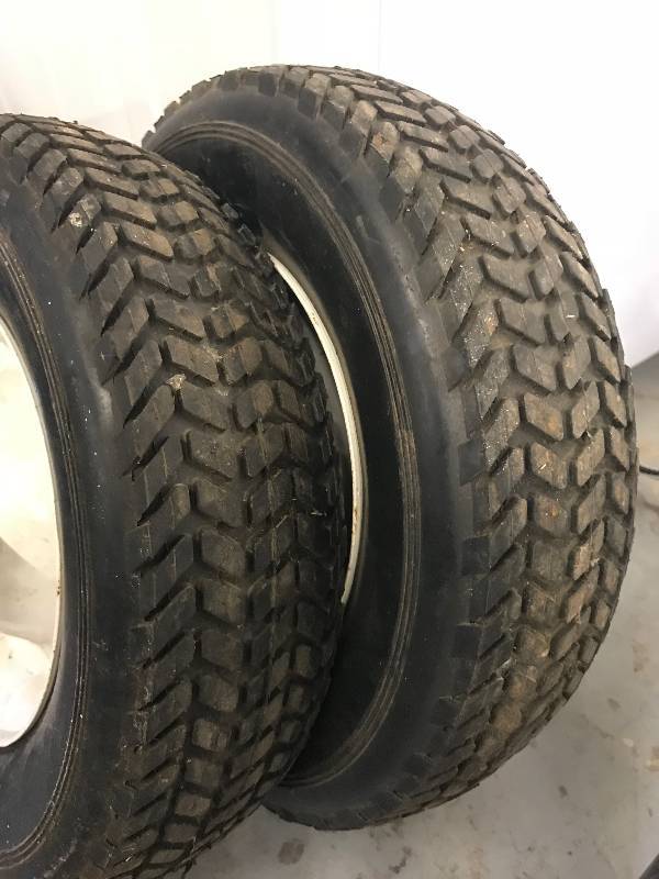 lot 529 image: 12 RUBBER TIRE SET