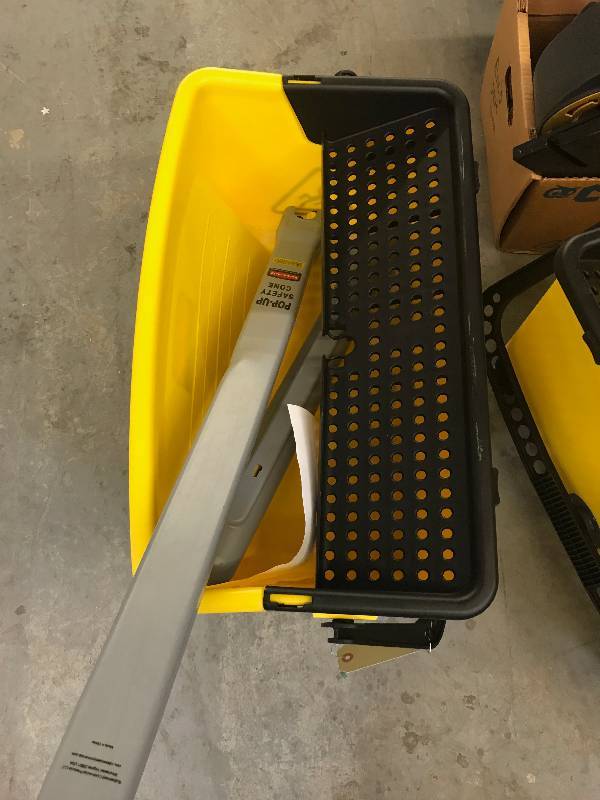lot 533 image: RUBBERMAID COMMERCIAL MOP BUCKET