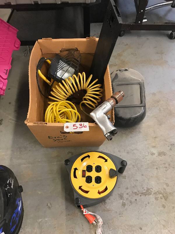 lot 536 image: LOT OF GARAGE ITEMS