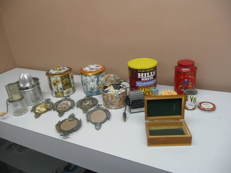 lot 9 image: LARGE ANTIQUEVINTAGE COLLECTION - TINS, BUTTONS, FRAMESMIRRORS, JUICER & SHREDDER, ELEC SHAVER - SEE PICTURES