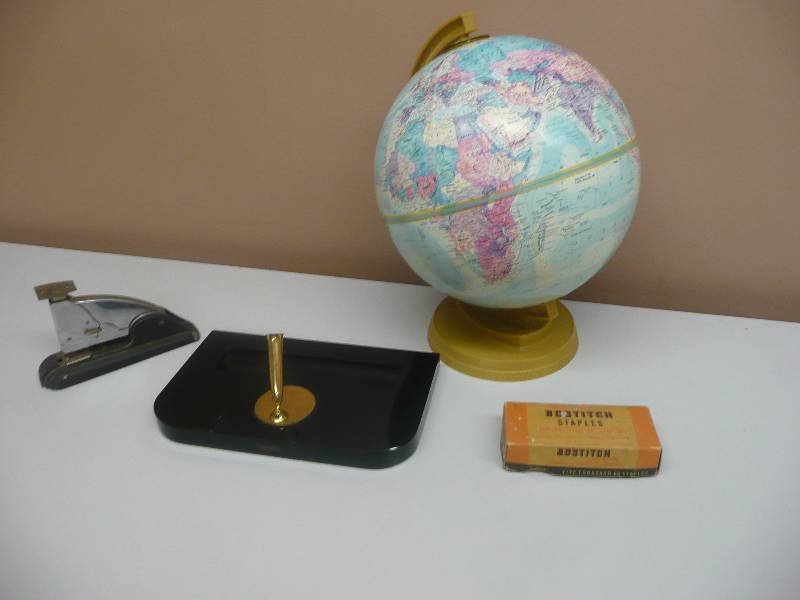 lot 11 image: VINTAGE OFFICE COLLECTION -SHEAFFERS FOUNTAIN PEN DESK BASE SOLID BLACK SNORKEL FILLER - VINTAGE REPLOGLE WORLD SCHOLAR GLOBE - VINTAGE STAPLER - SEE PICTURES