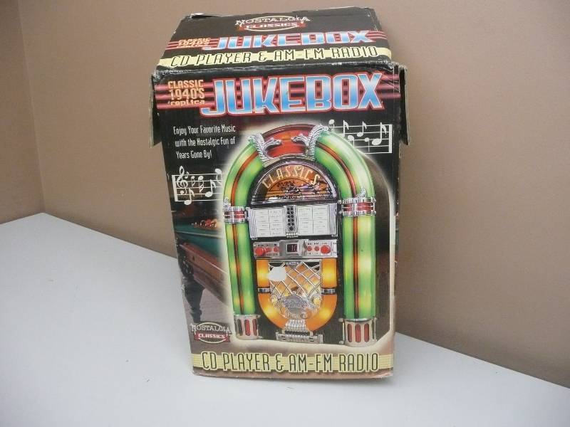 lot 14 image: 1940s REPLICA Nostalgia Classics Jukebox Radio AMFMCD Player - WORKS LIKE NEW STILL IN BOX - SEE PICTURES